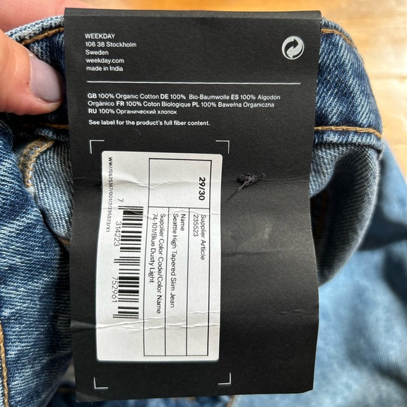 NWT Weekday Seattle Mom Jeans in San Fran Blue, size 29 - Picture 9 of 10